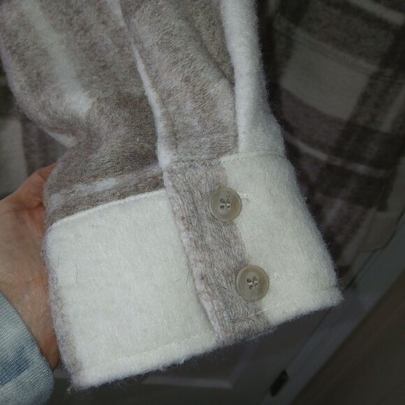 H&M Woven Flannel Button Front Shacket Sz M White Beige Plaid Pockets Oversized - Picture 4 of 14